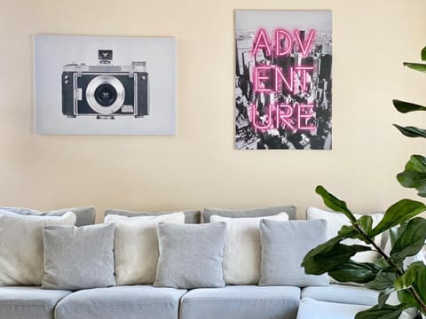 Living room, Decorative detail, Seating area
