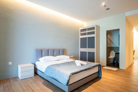 Bed, Photo of the whole room, Bedroom, wardrobe