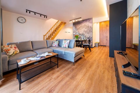 TV and multimedia, Living room, Seating area