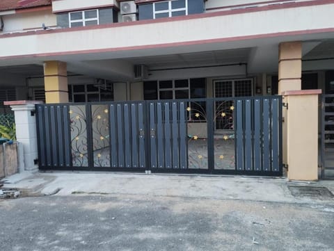 Property building, Facade/entrance, Parking