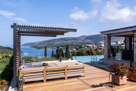 Property building, Sea view, Swimming pool