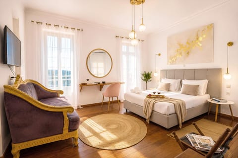 Bed, TV and multimedia, Bedroom