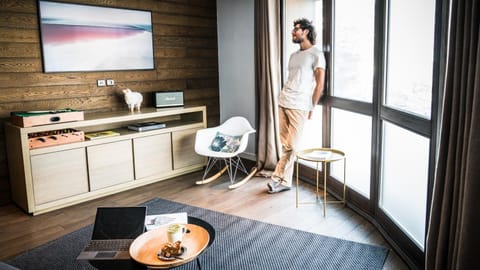 Communal lounge/ TV room, TV and multimedia, Living room