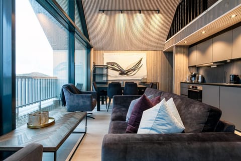 Kitchen or kitchenette, Living room, Seating area, Dining area, kitchen