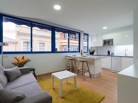 Kitchen or kitchenette, Living room, Seating area, Dining area, pet friendly, stove