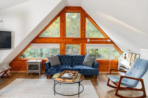 View (from property/room), Seating area, Bedroom