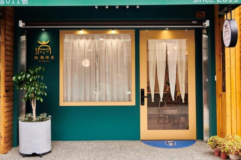 Property building, Facade/entrance, Property logo or sign
