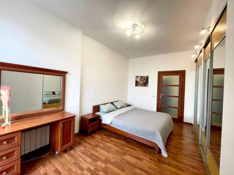 Bed, Photo of the whole room, Bedroom, wardrobe