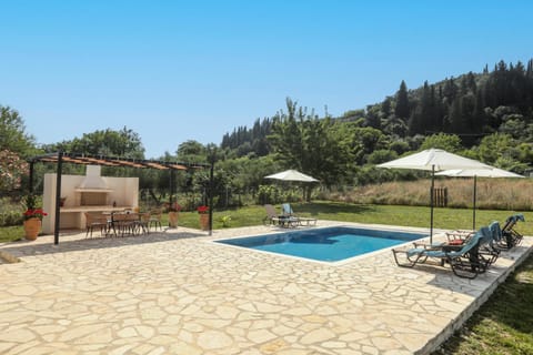 BBQ facilities, Garden, Swimming pool, sunbed