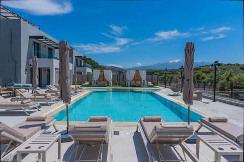 Property building, Day, Natural landscape, Mountain view, Pool view, Swimming pool, sunbed