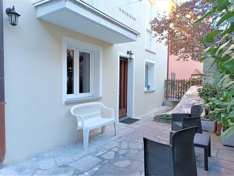 Property building, Patio, Balcony/Terrace