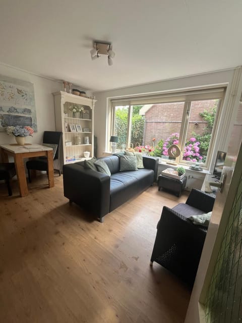 Living room, Photo of the whole room
