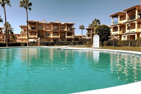 Property building, Day, Pool view, Swimming pool, sunbed