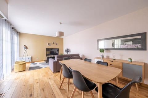 TV and multimedia, Living room, Dining area