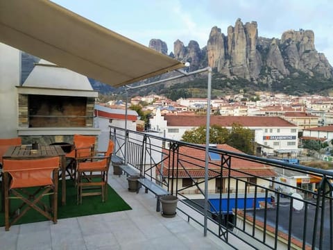 Best view of Meteora in ''Stavros home'' Apartment in Kalabaka