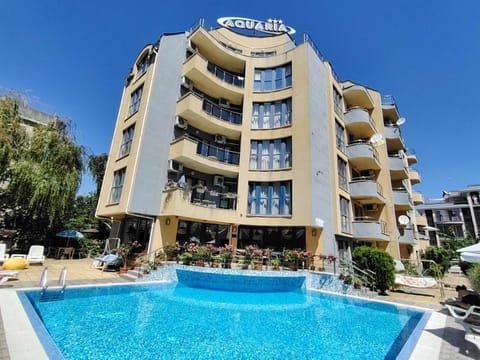 Property building, Swimming pool, Swimming pool