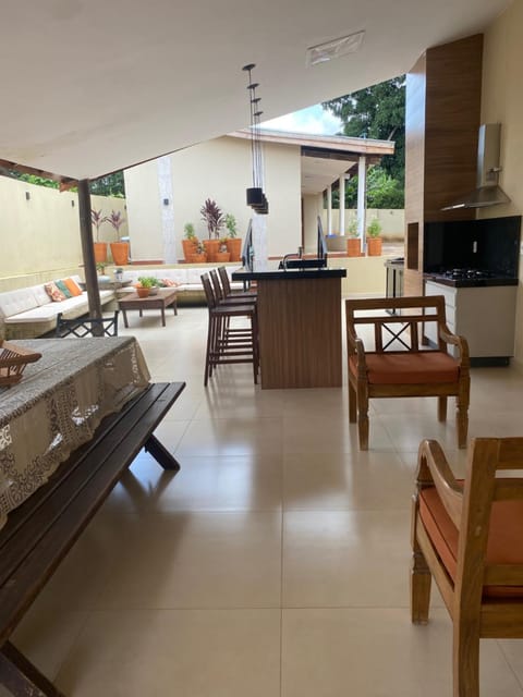 Kitchen or kitchenette, Seating area