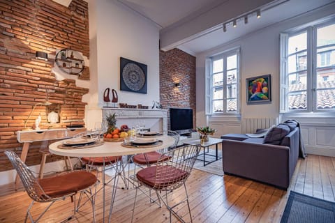 Living room, Seating area, Dining area