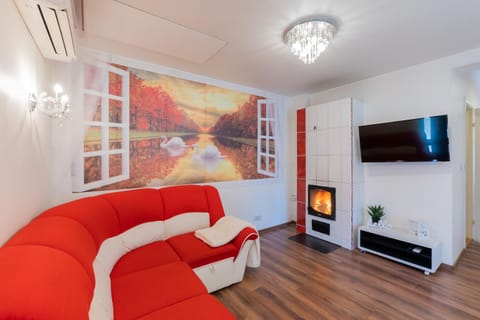 Communal lounge/ TV room, TV and multimedia, Living room, Seating area, Evening entertainment, flat iron
