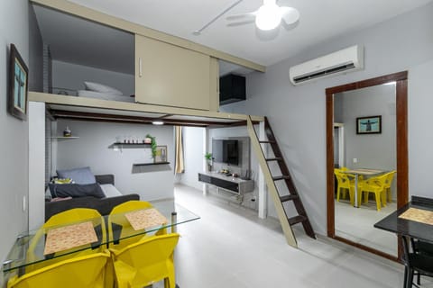 Communal lounge/ TV room, Bed, TV and multimedia, Living room, fireplace, air conditioner