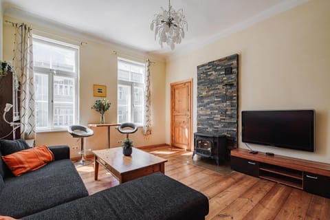 TV and multimedia, Living room, Seating area, Dining area, flat iron