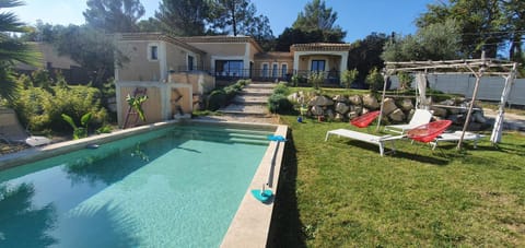 Superbe villa avec piscine Villa in Pont-Saint-Esprit