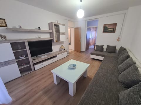 Communal lounge/ TV room, TV and multimedia, Living room, Seating area
