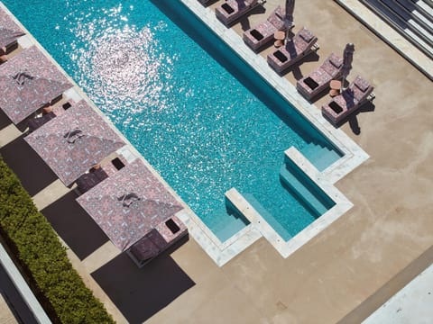 Swimming pool, sunbed