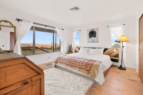 High View Haven - Hot Tub, Fire Pit & BBQ in Joshua Tree! home House in Joshua Tree