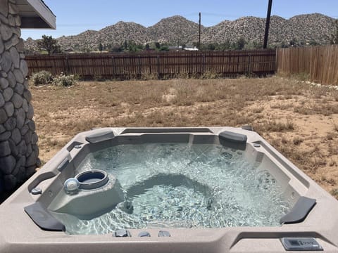 Rawhide Ranch - Walk to Pappy and Harriet's with Hot Tub! home House in Pioneertown
