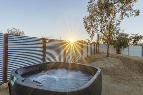 Cosmic Rabbit - Family fun with hot tub!! home House in Joshua Tree