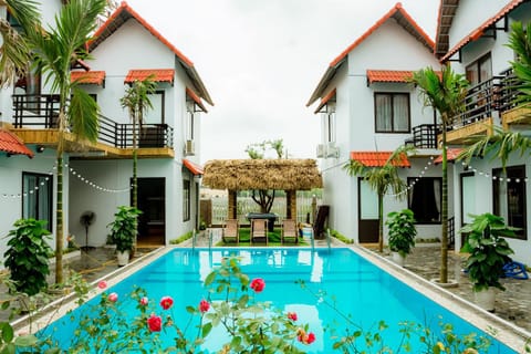Property building, Day, Pool view, Swimming pool