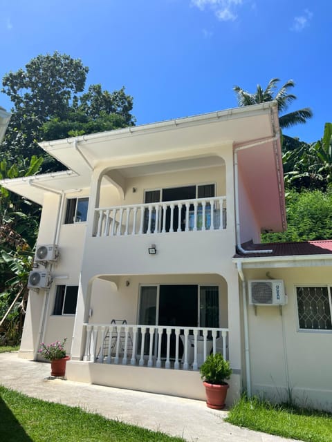 Property building, Garden, Balcony/Terrace