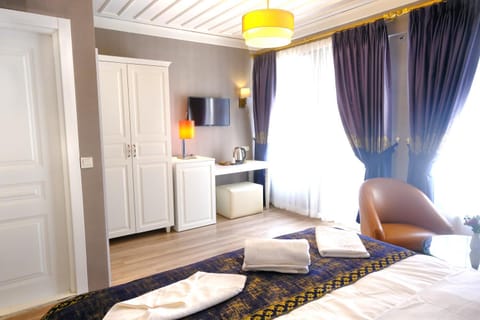 Seating area, Bedroom