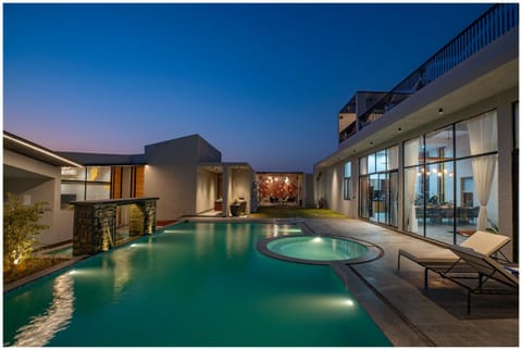 Hot Tub, Swimming pool