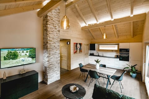 Kitchen or kitchenette, Living room, Seating area, Dining area, minibar