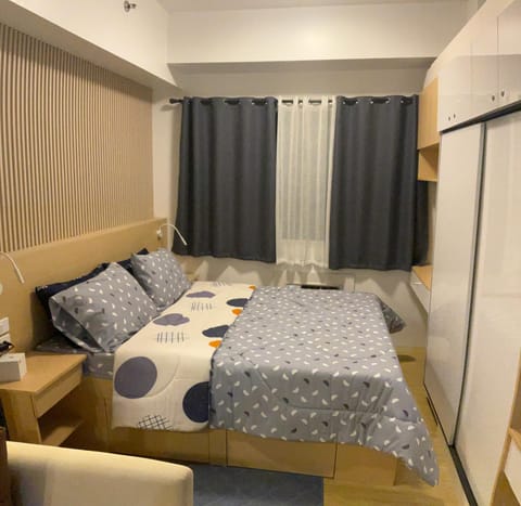 Bed, Bedroom, air conditioner