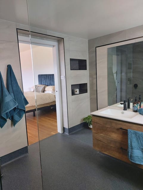 Empty Nest Apartment in Penguin