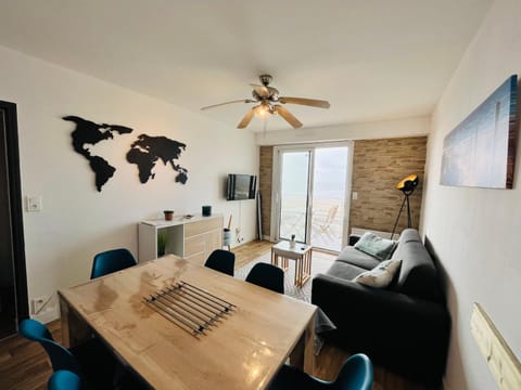 Living room, Dining area, Sea view