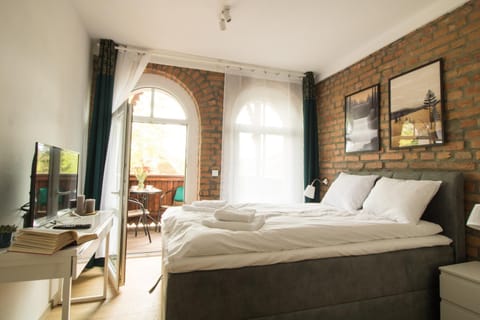 Bed, TV and multimedia, Photo of the whole room