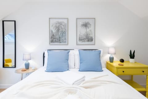 The Pinkish House - 4 bed home in the town centre House in Scotland