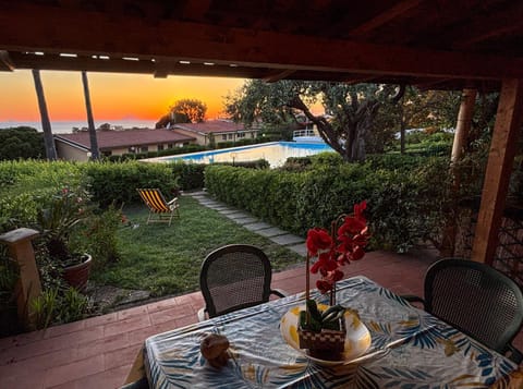 Patio, Day, Natural landscape, Garden, Dining area, Garden view, Pool view, Swimming pool, Sunset, sunbed