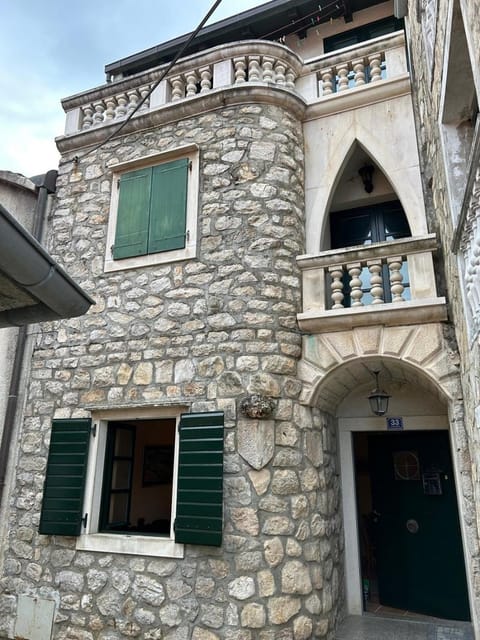 Property building, Facade/entrance, Off site