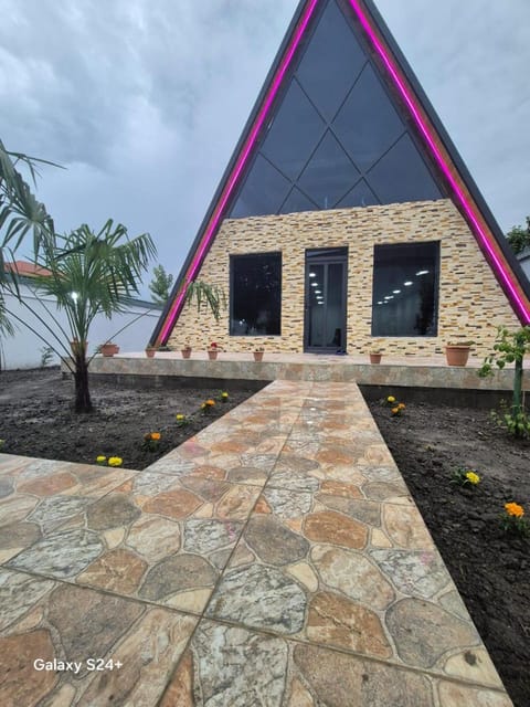 Property building, Spring, Day, Garden, Garden view