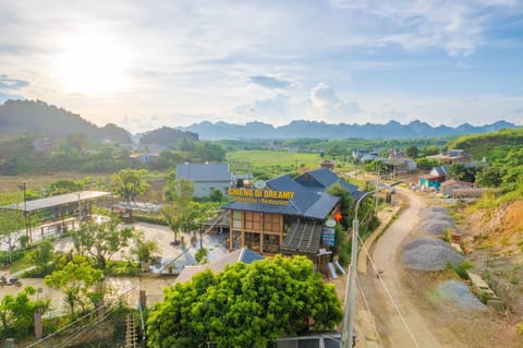 Property building, Day, Neighbourhood, Natural landscape, Bird's eye view, Mountain view, Street view, Parking