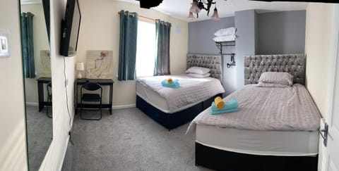 Photo of the whole room, towels