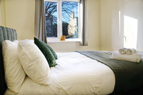 Property building, Bed, Bedroom, towels