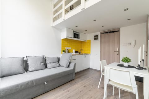 Kitchen or kitchenette, Seating area, Dining area