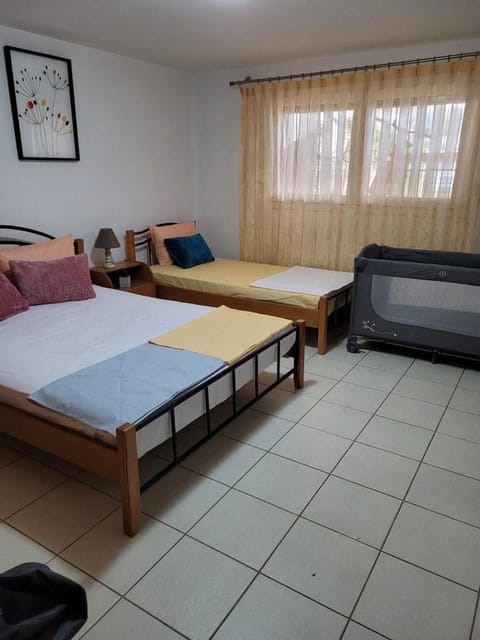 Bed, Photo of the whole room, Seating area, Bedroom