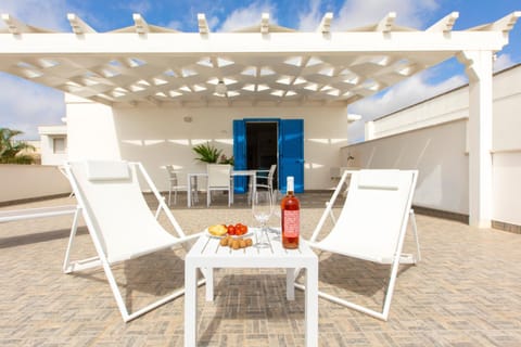 Patio, Day, Balcony/Terrace, Living room, Dining area